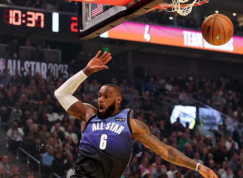 xingkong.com-瓦伦西亚训练开放日，转会期单刀错失引欢呼，NBA季后赛在即，控场能力受关注的简单介绍